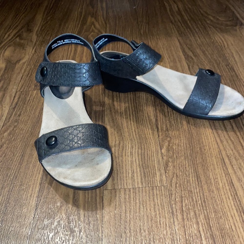 Yuu Wedge Sandals